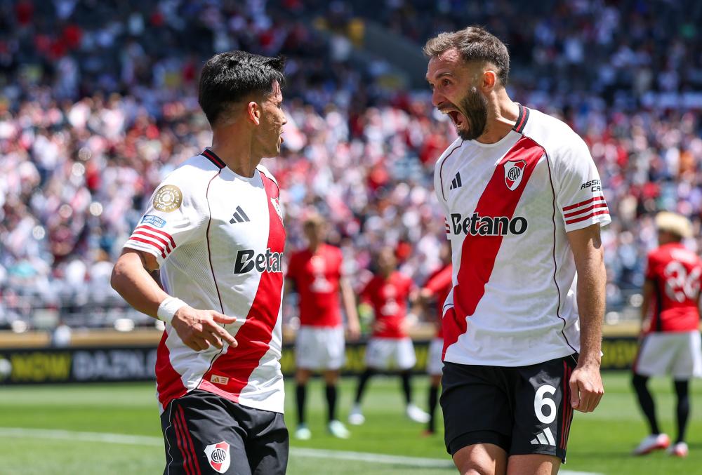 官方：今夏加盟维拉的19岁后卫厄兹詹租借加盟安德莱赫特