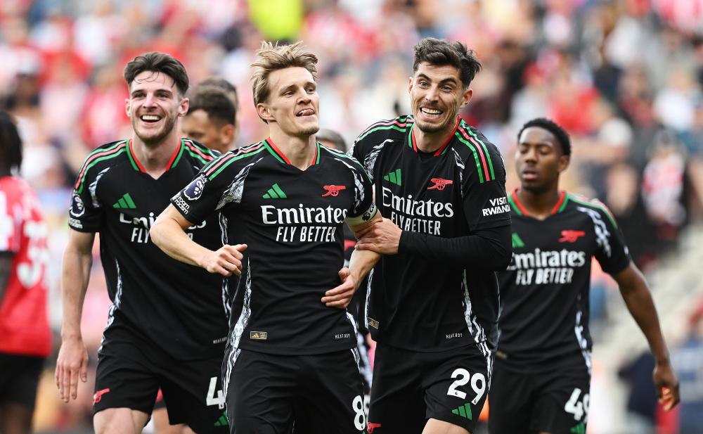 记者：国米正在关注阿克，曼城要价3500万欧元